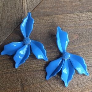 Lily earrings by Tuckernuck